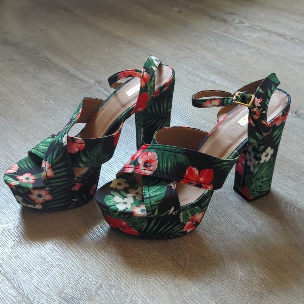Patterned platform heels
